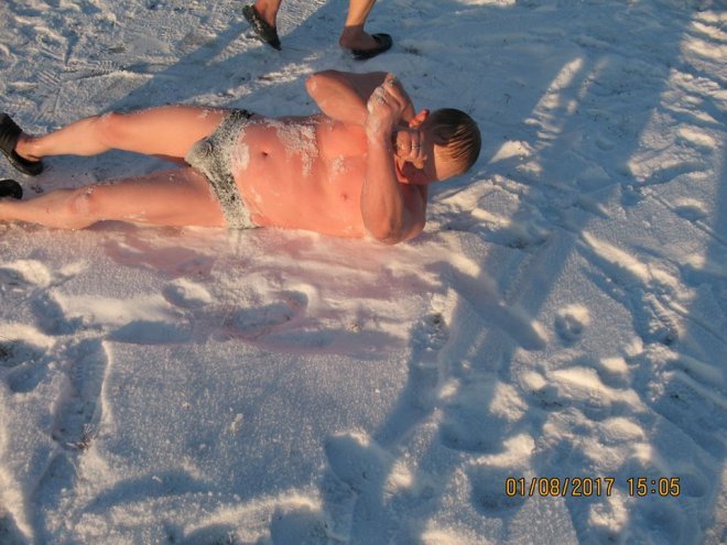 Niedzielna kąpiel Morsów z Ostrołęki [ZDJĘCIA] - zdjęcie #56 - eOstroleka.pl