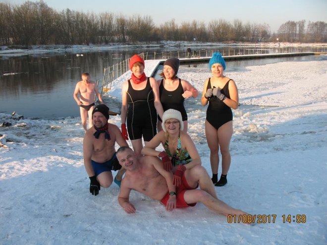 Niedzielna kąpiel Morsów z Ostrołęki [ZDJĘCIA] - zdjęcie #54 - eOstroleka.pl