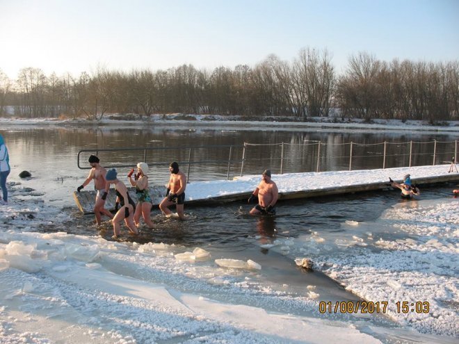 Niedzielna kąpiel Morsów z Ostrołęki [ZDJĘCIA] - zdjęcie #50 - eOstroleka.pl