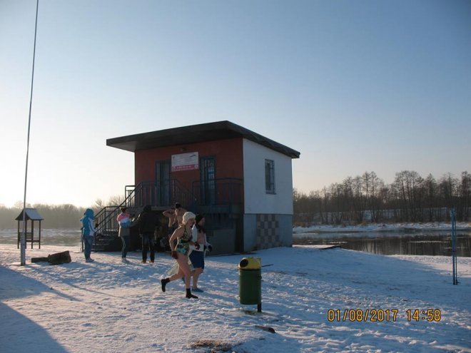 Niedzielna kąpiel Morsów z Ostrołęki [ZDJĘCIA] - zdjęcie #47 - eOstroleka.pl