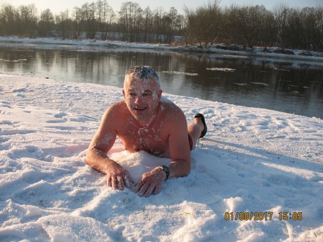 Niedzielna kąpiel Morsów z Ostrołęki [ZDJĘCIA] - zdjęcie #42 - eOstroleka.pl