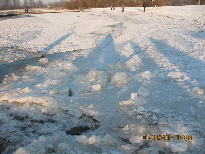 Niedzielna kąpiel Morsów z Ostrołęki [ZDJĘCIA] - zdjęcie #35 - eOstroleka.pl