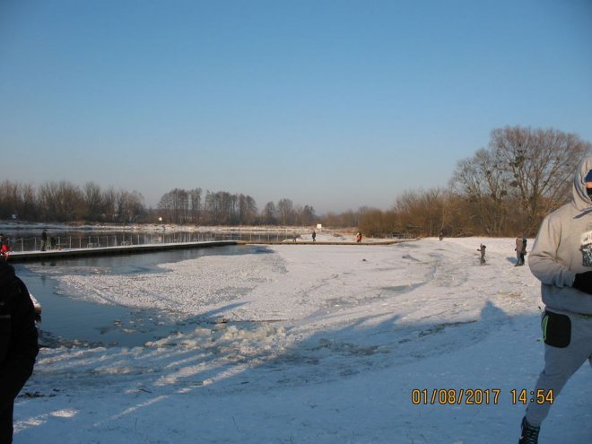 Niedzielna kąpiel Morsów z Ostrołęki [ZDJĘCIA] - zdjęcie #27 - eOstroleka.pl