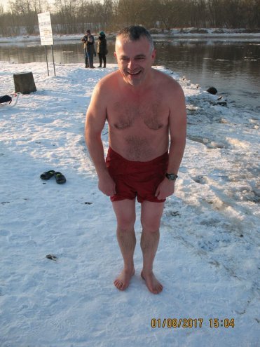 Niedzielna kąpiel Morsów z Ostrołęki [ZDJĘCIA] - zdjęcie #26 - eOstroleka.pl