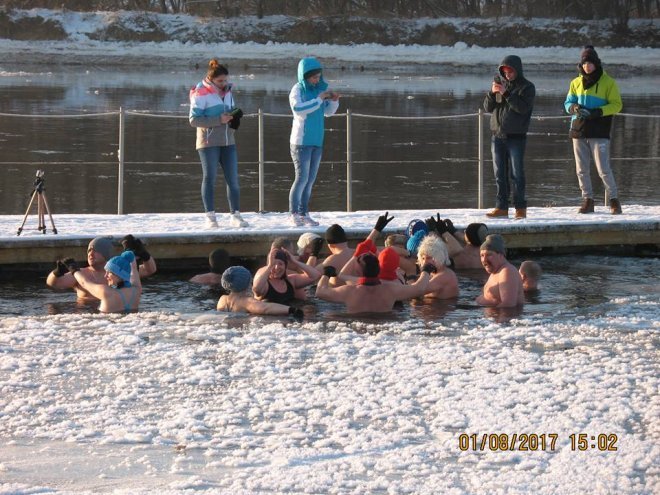 Niedzielna kąpiel Morsów z Ostrołęki [ZDJĘCIA] - zdjęcie #114 - eOstroleka.pl