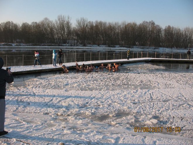 Niedzielna kąpiel Morsów z Ostrołęki [ZDJĘCIA] - zdjęcie #17 - eOstroleka.pl