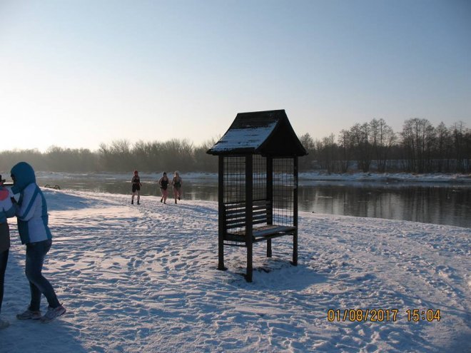 Niedzielna kąpiel Morsów z Ostrołęki [ZDJĘCIA] - zdjęcie #3 - eOstroleka.pl