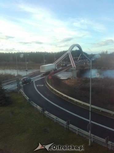 Tiry na nowym moście [09.01.2017] - zdjęcie #2 - eOstroleka.pl