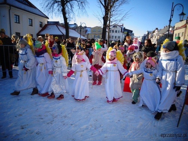 Orszak Trzech Króli po raz czwarty na ulicach Przasnysza [WIDEO, ZDJĘCIA] - zdjęcie #67 - eOstroleka.pl