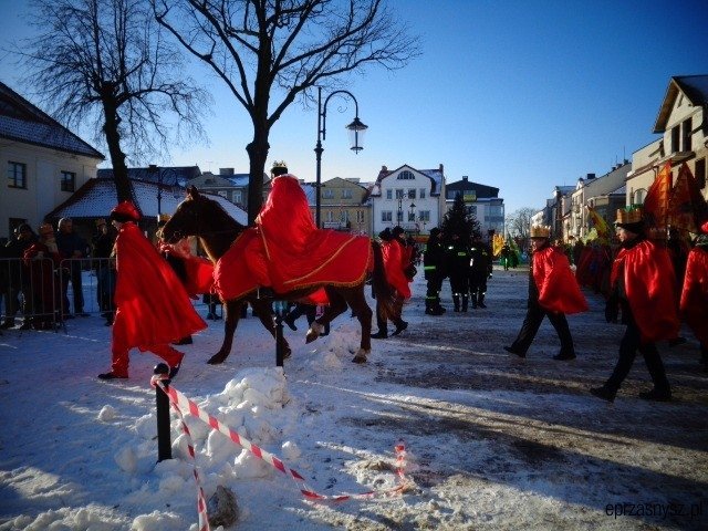 Orszak Trzech Króli po raz czwarty na ulicach Przasnysza [WIDEO, ZDJĘCIA] - zdjęcie #42 - eOstroleka.pl