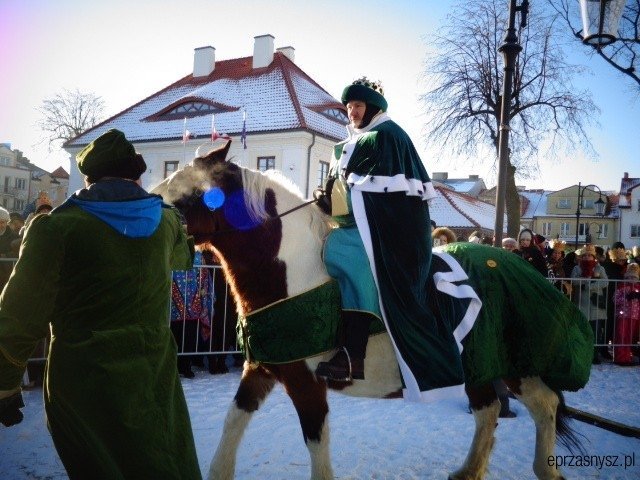 Orszak Trzech Króli po raz czwarty na ulicach Przasnysza [WIDEO, ZDJĘCIA] - zdjęcie #38 - eOstroleka.pl