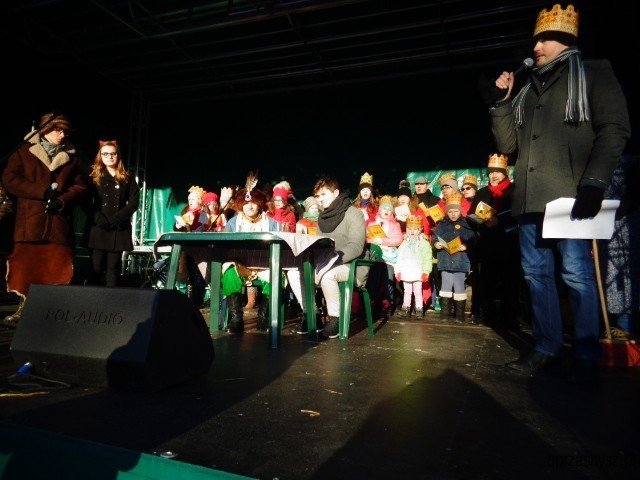 Orszak Trzech Króli po raz czwarty na ulicach Przasnysza [WIDEO, ZDJĘCIA] - zdjęcie #27 - eOstroleka.pl