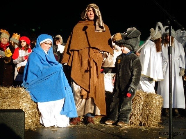 Orszak Trzech Króli po raz czwarty na ulicach Przasnysza [WIDEO, ZDJĘCIA] - zdjęcie #21 - eOstroleka.pl