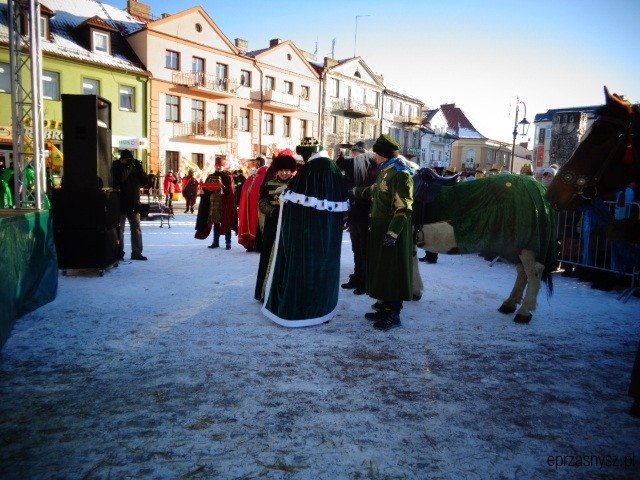 Orszak Trzech Króli po raz czwarty na ulicach Przasnysza [WIDEO, ZDJĘCIA] - zdjęcie #9 - eOstroleka.pl
