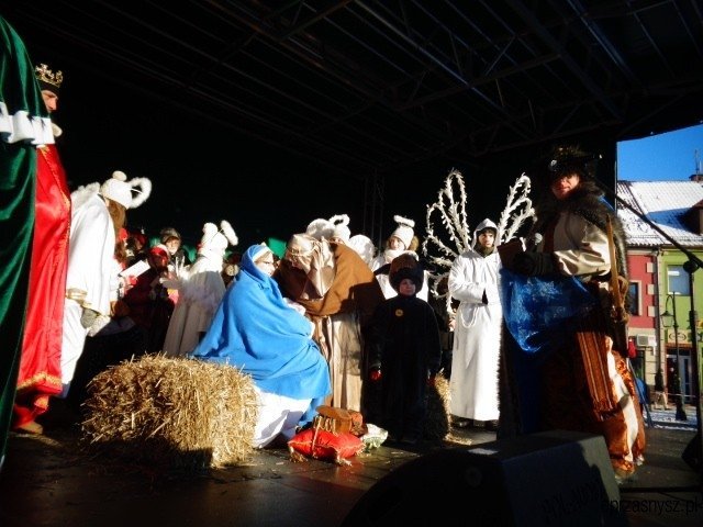 Orszak Trzech Króli po raz czwarty na ulicach Przasnysza [WIDEO, ZDJĘCIA] - zdjęcie #4 - eOstroleka.pl
