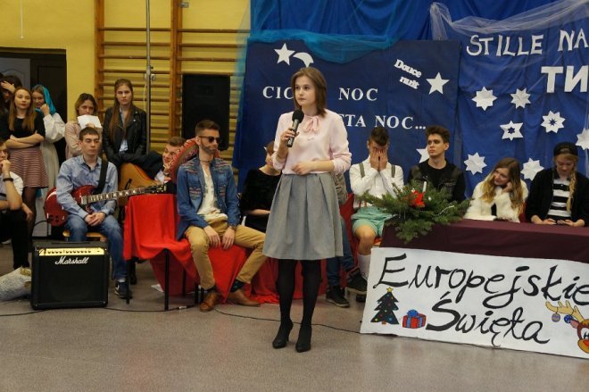 Europejskie święta według uczniów I Liceum Ogólnokształcącego w Ostrołęce [ZDJĘCIA] - zdjęcie #6 - eOstroleka.pl