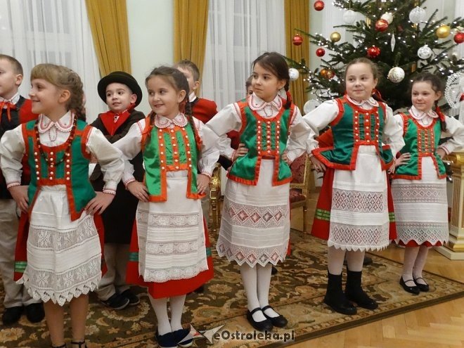 Uczniowie z Kadzidła zatańczyli w Łomży [ZDJĘCIA] - zdjęcie #10 - eOstroleka.pl