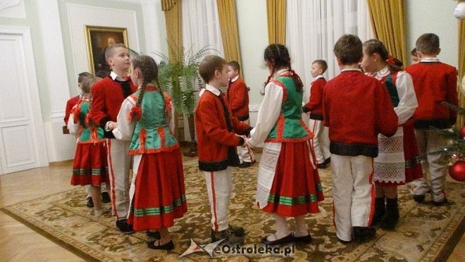 Uczniowie z Kadzidła zatańczyli w Łomży [ZDJĘCIA] - zdjęcie #15 - eOstroleka.pl