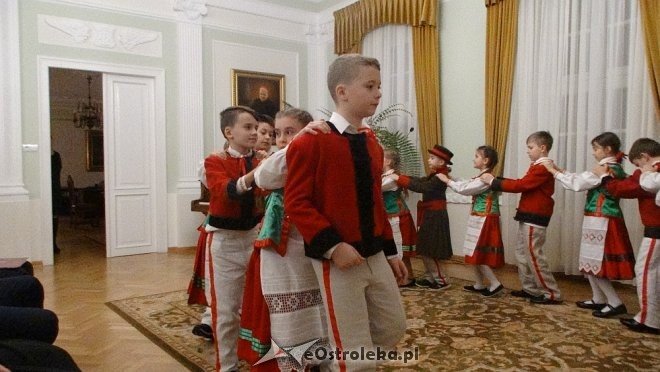 Uczniowie z Kadzidła zatańczyli w Łomży [ZDJĘCIA] - zdjęcie #10 - eOstroleka.pl