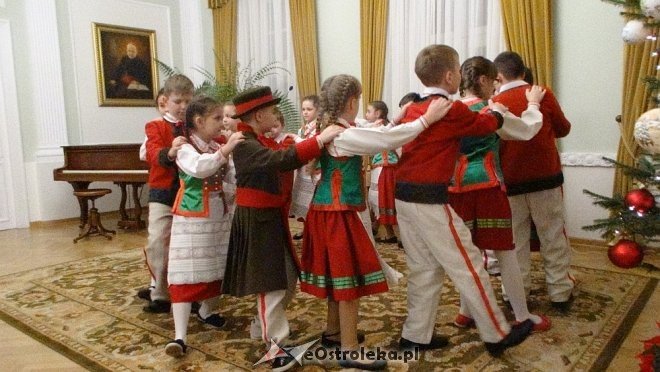 Uczniowie z Kadzidła zatańczyli w Łomży [ZDJĘCIA] - zdjęcie #9 - eOstroleka.pl