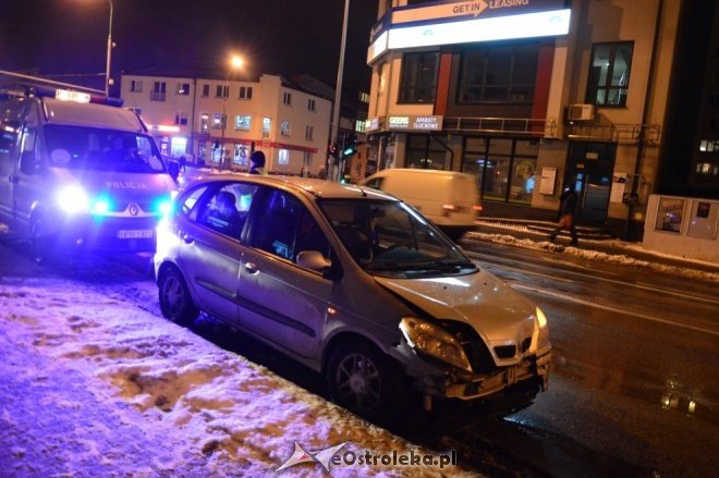 Kolizja na ruchliwym skrzyżowaniu [12.01.2017] - zdjęcie #2 - eOstroleka.pl