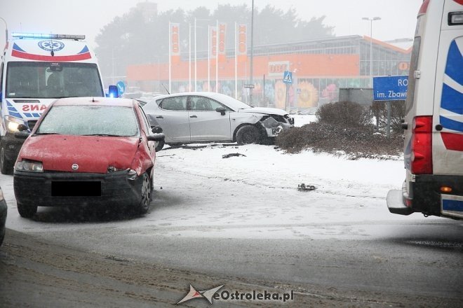 Stracił przytomność za kółkiem i doprowadził do wypadku w centrum Ostrołęki [ZDJĘCIA] - zdjęcie #4 - eOstroleka.pl