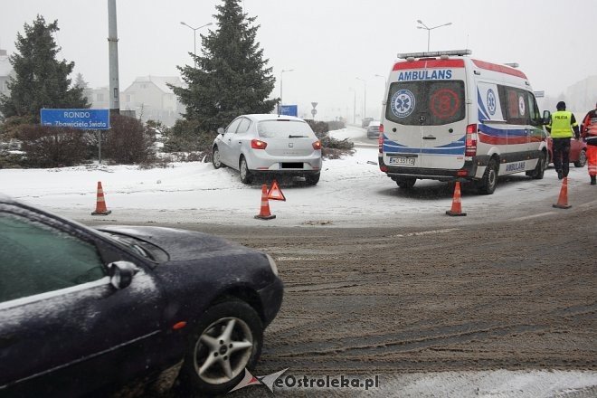 Stracił przytomność za kółkiem i doprowadził do wypadku w centrum Ostrołęki [ZDJĘCIA] - zdjęcie #12 - eOstroleka.pl