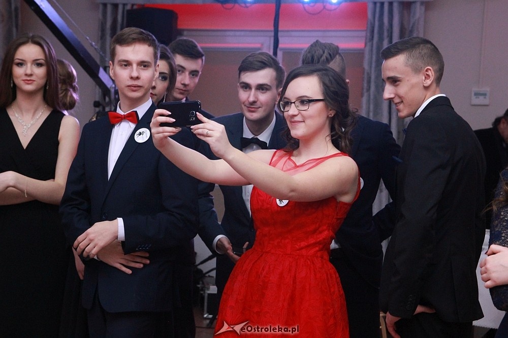 Studniówka w I LO w Ostrołęce [14.01.2017] - zdjęcie #110 - eOstroleka.pl