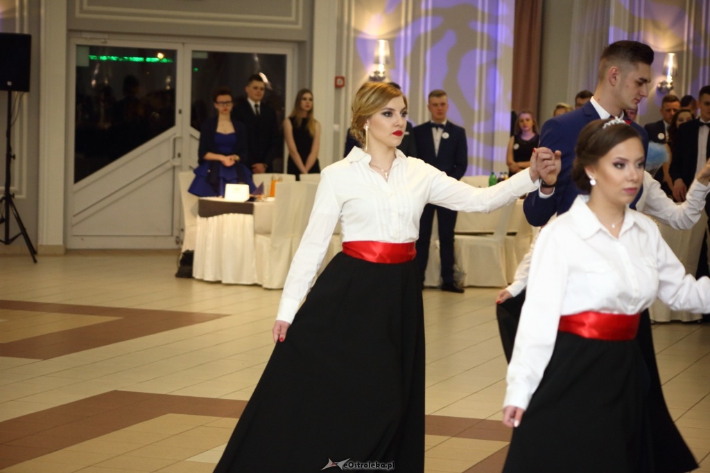 Studniówka w ZSZ nr 3 w Ostrołęce [14.01.2017] - zdjęcie #90 - eOstroleka.pl