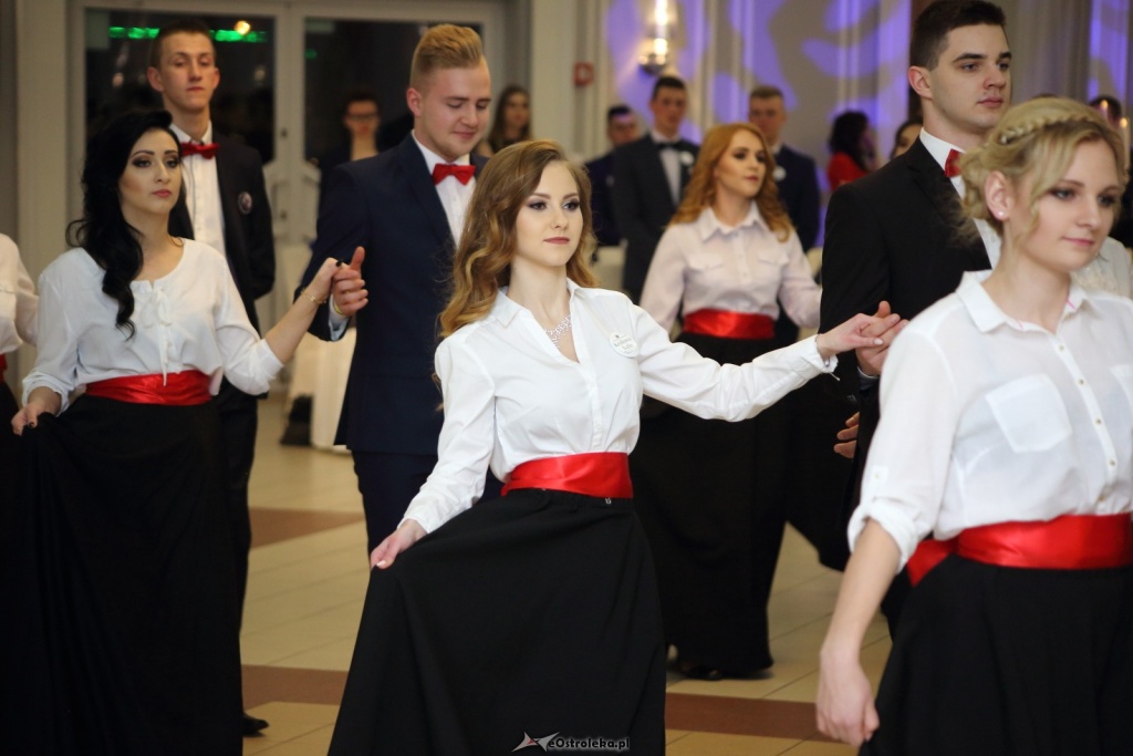 Studniówka w ZSZ nr 3 w Ostrołęce [14.01.2017] - zdjęcie #80 - eOstroleka.pl