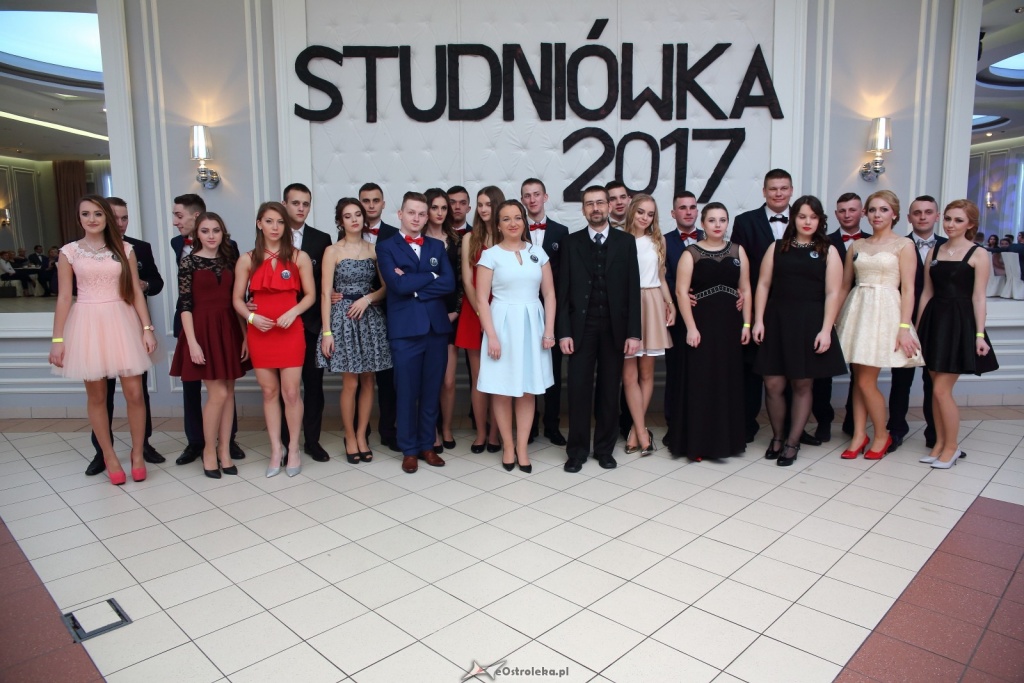 Studniówka w ZSZ nr 3 w Ostrołęce [14.01.2017] - zdjęcie #56 - eOstroleka.pl