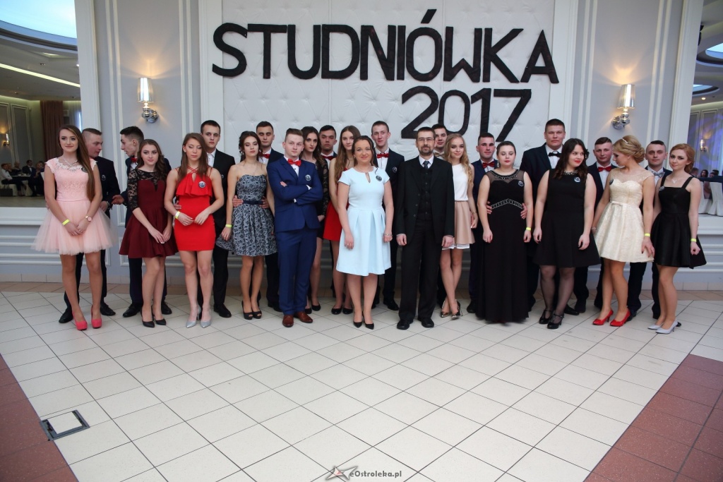Studniówka w ZSZ nr 3 w Ostrołęce [14.01.2017] - zdjęcie #54 - eOstroleka.pl
