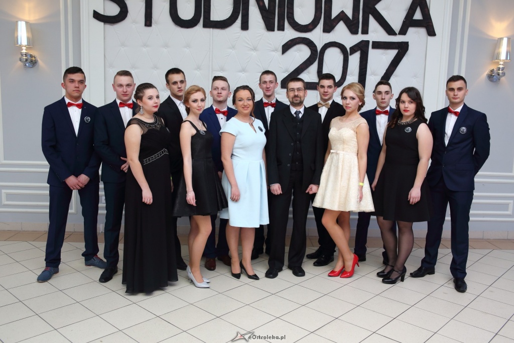 Studniówka w ZSZ nr 3 w Ostrołęce [14.01.2017] - zdjęcie #52 - eOstroleka.pl