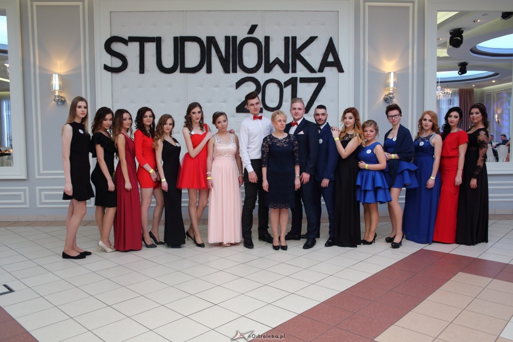 Studniówka w ZSZ nr 3 w Ostrołęce [14.01.2017] - zdjęcie #61 - eOstroleka.pl