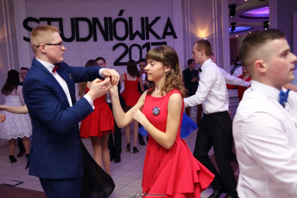 Studniówka w ZSZ nr 3 w Ostrołęce [14.01.2017] - zdjęcie #45 - eOstroleka.pl