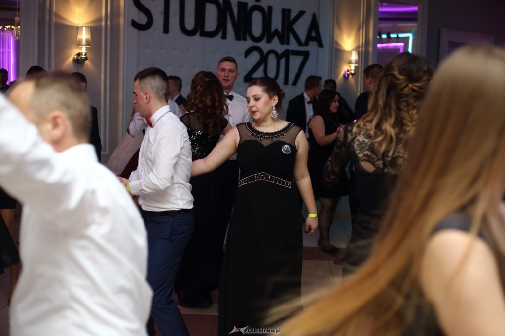 Studniówka w ZSZ nr 3 w Ostrołęce [14.01.2017] - zdjęcie #33 - eOstroleka.pl