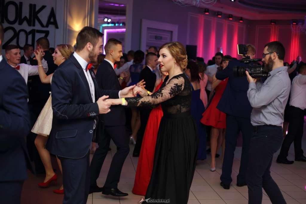 Studniówka w ZSZ nr 3 w Ostrołęce [14.01.2017] - zdjęcie #32 - eOstroleka.pl