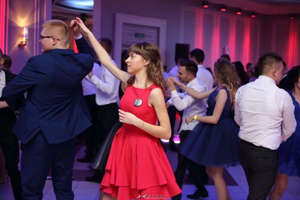 Studniówka w ZSZ nr 3 w Ostrołęce [14.01.2017] - zdjęcie #31 - eOstroleka.pl