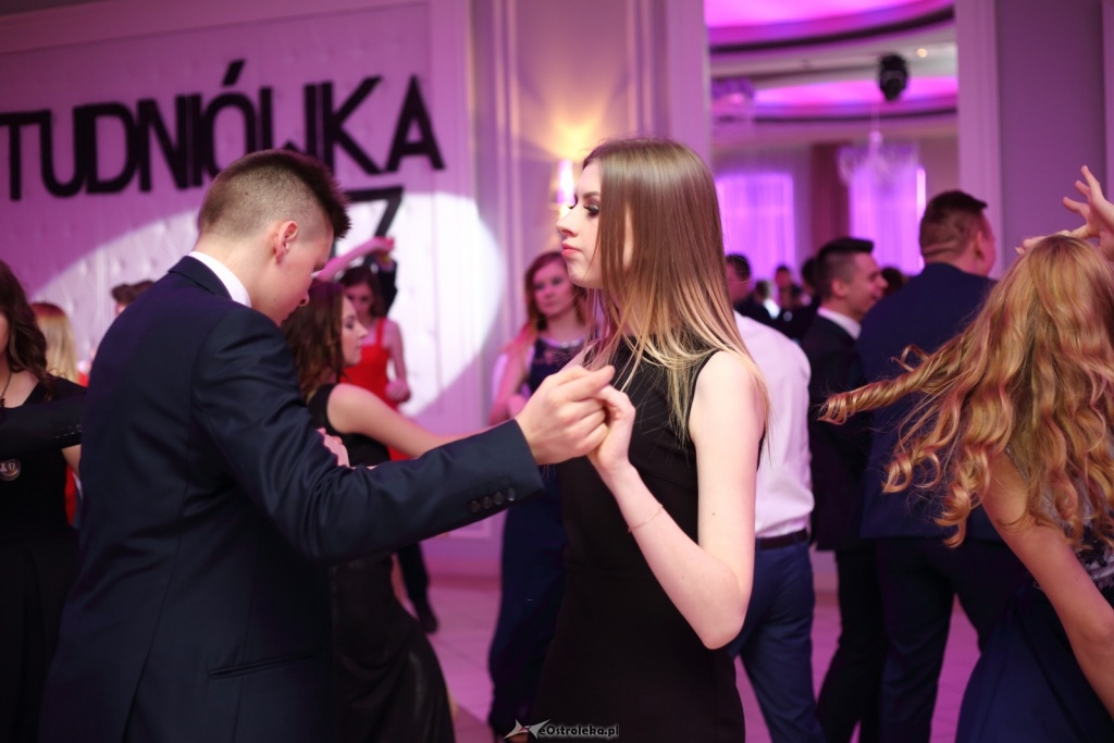 Studniówka w ZSZ nr 3 w Ostrołęce [14.01.2017] - zdjęcie #25 - eOstroleka.pl