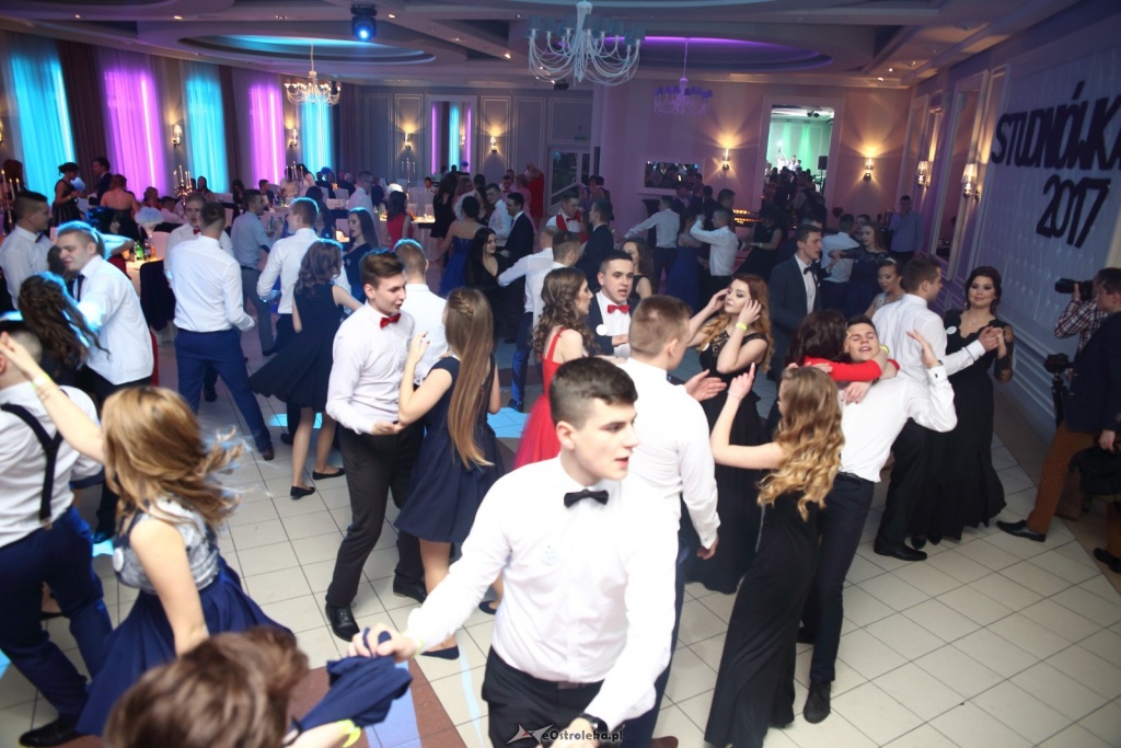 Studniówka w ZSZ nr 3 w Ostrołęce [14.01.2017] - zdjęcie #14 - eOstroleka.pl