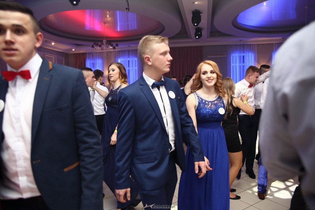 Studniówka w ZSZ nr 3 w Ostrołęce [14.01.2017] - zdjęcie #2 - eOstroleka.pl