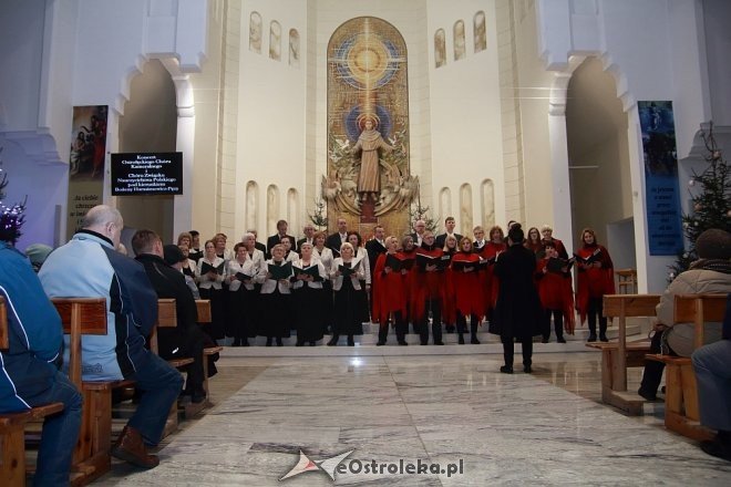 Koncert kolęd w kościele pw. św Franciszka z Asyżu [15.01.2017] - zdjęcie #13 - eOstroleka.pl