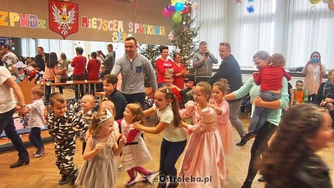 Choinka Osiedla Dzieci Polskich w Klubie Lokator [ZDJĘCIA] - zdjęcie #10 - eOstroleka.pl