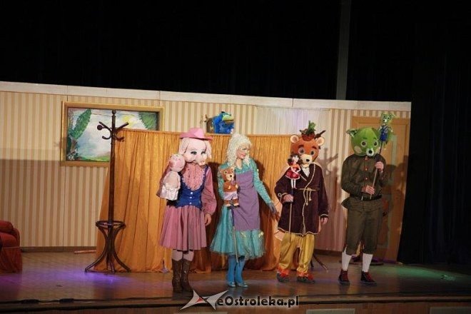 Spektakl o zakochanym misiu w Ostrołęckim Centrum Kultury [ZDJĘCIA] - zdjęcie #1 - eOstroleka.pl
