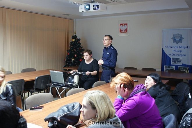 Uczestniczki kursu samoobrony ćwiczyły na symulatorze skutera [ZDJĘCIA] - zdjęcie #5 - eOstroleka.pl