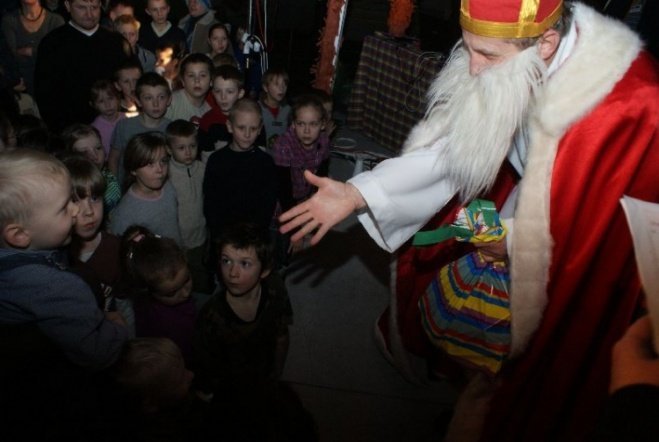 Choinka dla dzieci z osiedla Stacja i Centrum (10,01.10) - zdjęcie #5 - eOstroleka.pl