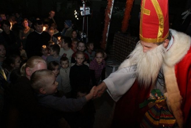 Choinka dla dzieci z osiedla Stacja i Centrum (10,01.10) - zdjęcie #4 - eOstroleka.pl