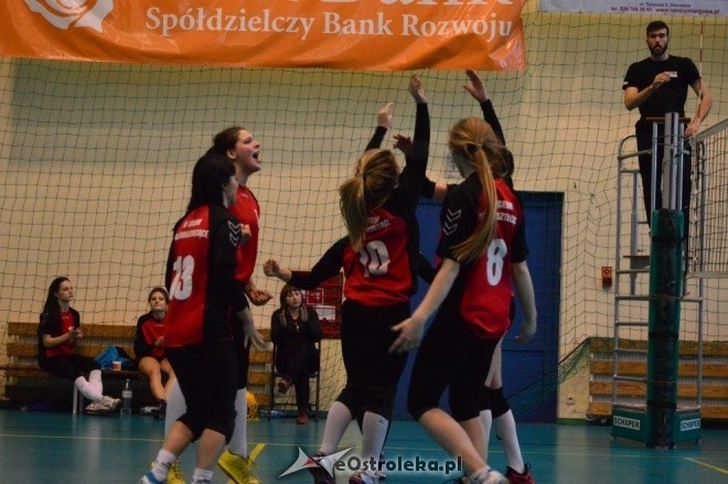 Mistrzostwa Ostrołęki szkół średnich w siatkówce kobiet [17.01.2017] - zdjęcie #29 - eOstroleka.pl