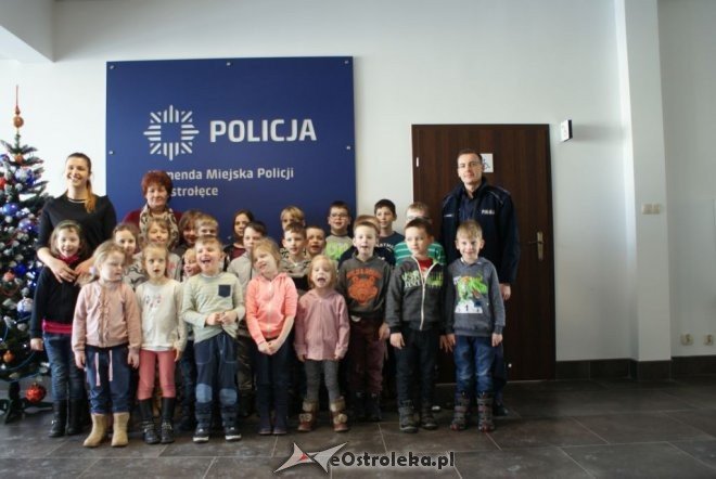 Uczniowie z Łęgu Starościńskiego w siedzibie ostrołęckiej policji [ZDJĘCIA] - zdjęcie #1 - eOstroleka.pl