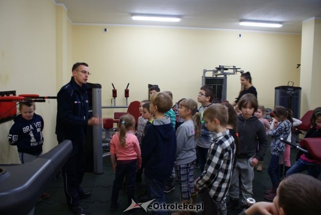 Uczniowie z Łęgu Starościńskiego w siedzibie ostrołęckiej policji [ZDJĘCIA] - zdjęcie #3 - eOstroleka.pl
